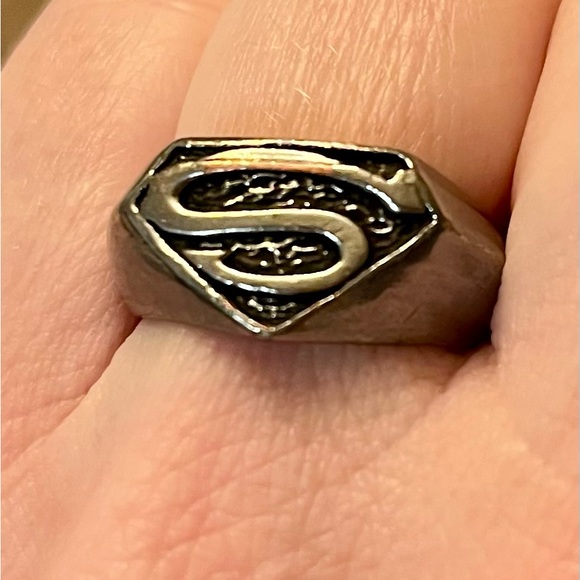 Superman Ring size 7.5 - Picture 2 of 4